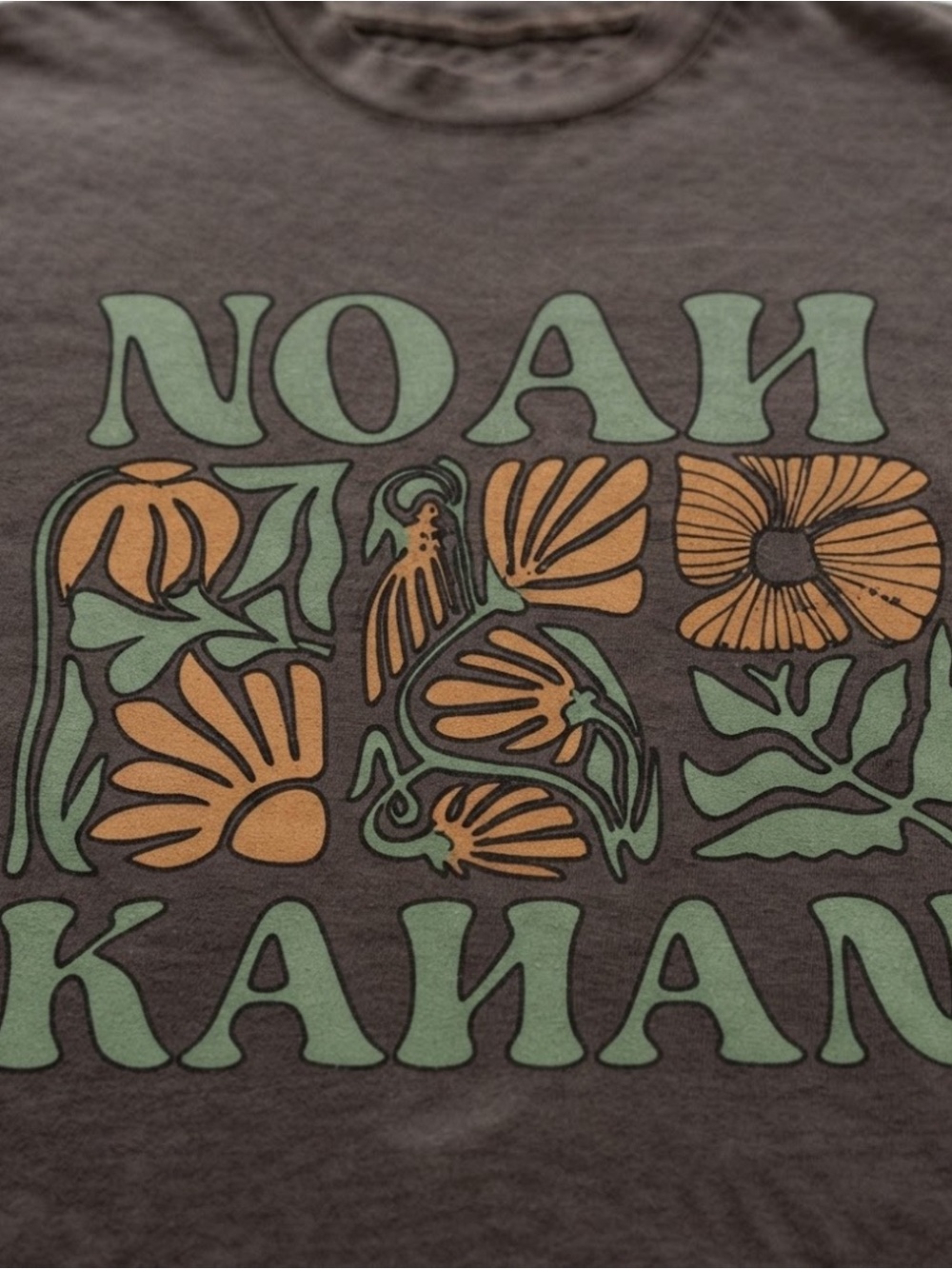 Noah Kahan Floral Graphic Tee Dark Brown Cotton Gildan T-shirt - Picture 2 of 2